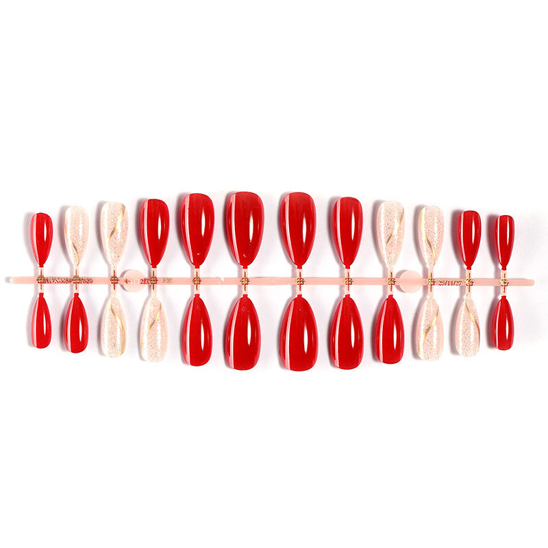 Kunstnagelset mit glänzender roter Oberfläche und stilvollen Akzenten Brehn