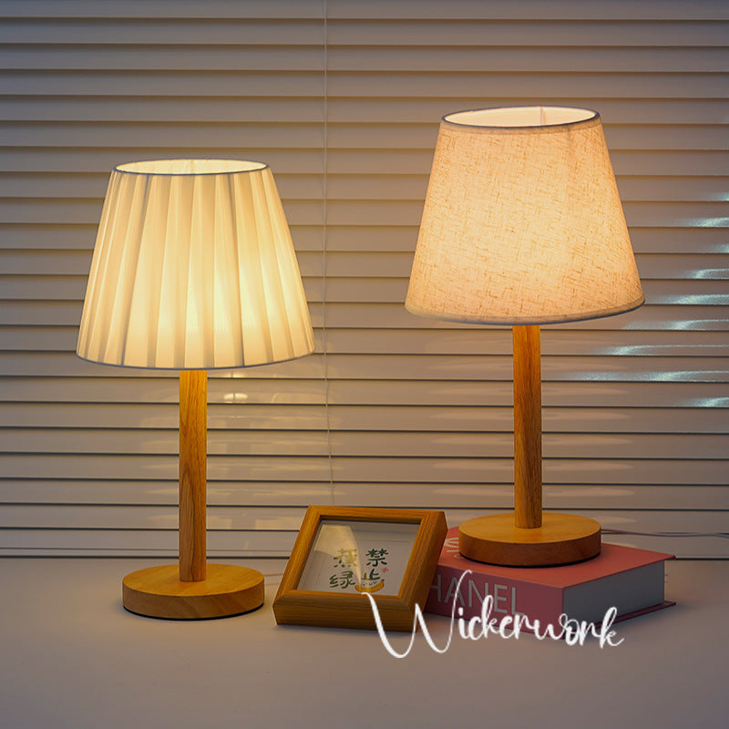 Elegante Stoffschirm Tischlampe