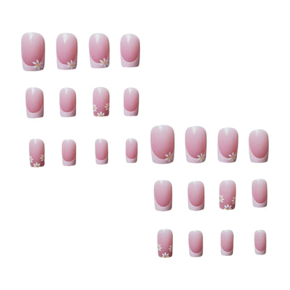 Elegantes französisches Spitzen-Design mit floraler Nail Art