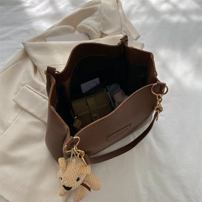 Stilvolle Handtasche mit Kettenakzenten