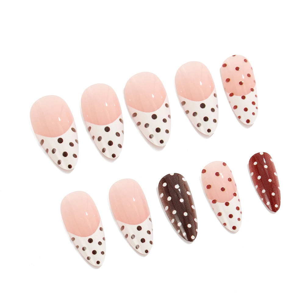 Kreative Kunstnägel im modernen Polka-Dot-Design Brehn