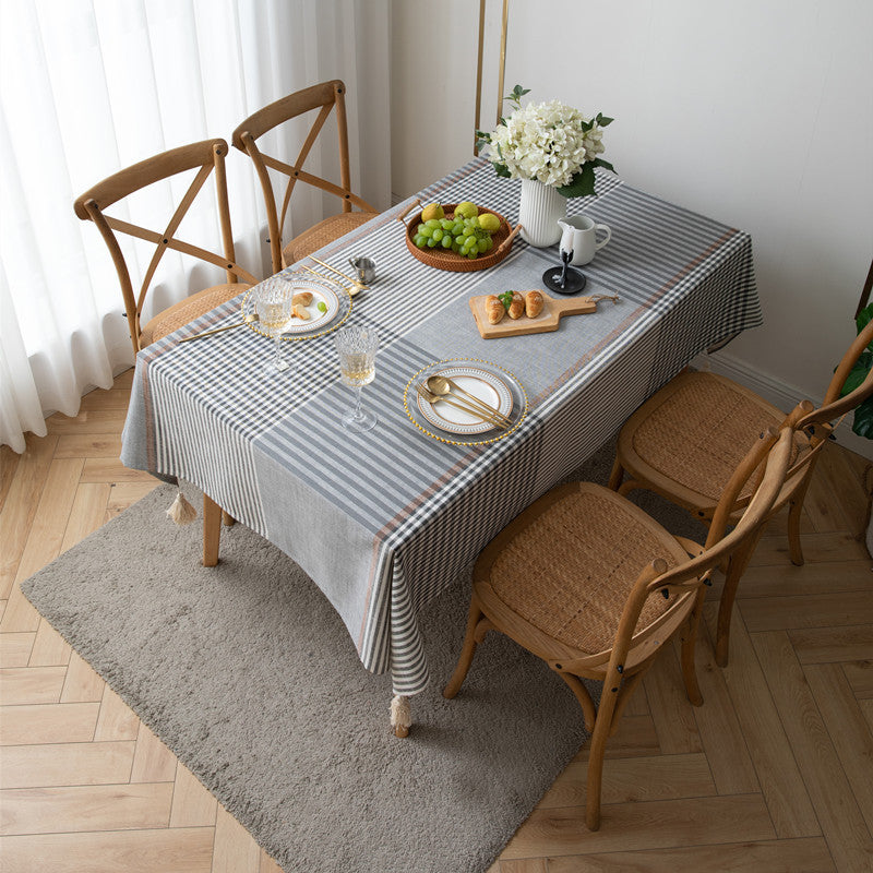 Elegante karierte Tischdecke