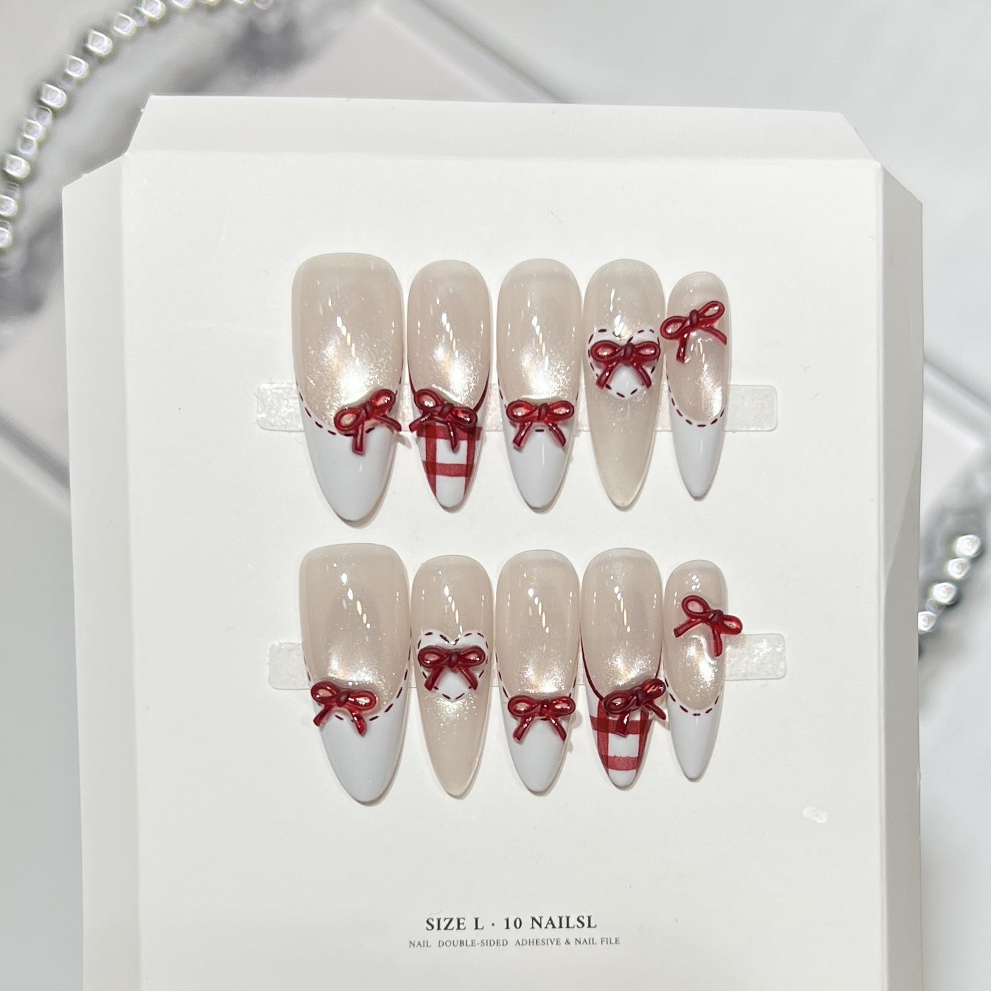 Premium Press-On Nail Art Set mit elegantem Herz- und Blattdesign Brehn