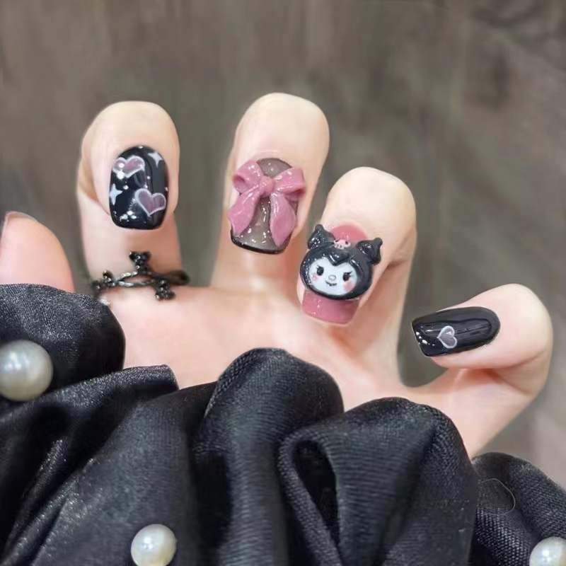 Kunstnagelset mit verspielten Designs und 3D-Akzenten Brehn