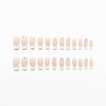 Elegantes Kunstnagelset mit Hochglanz-Finish und Strassverzierungen Brehn
