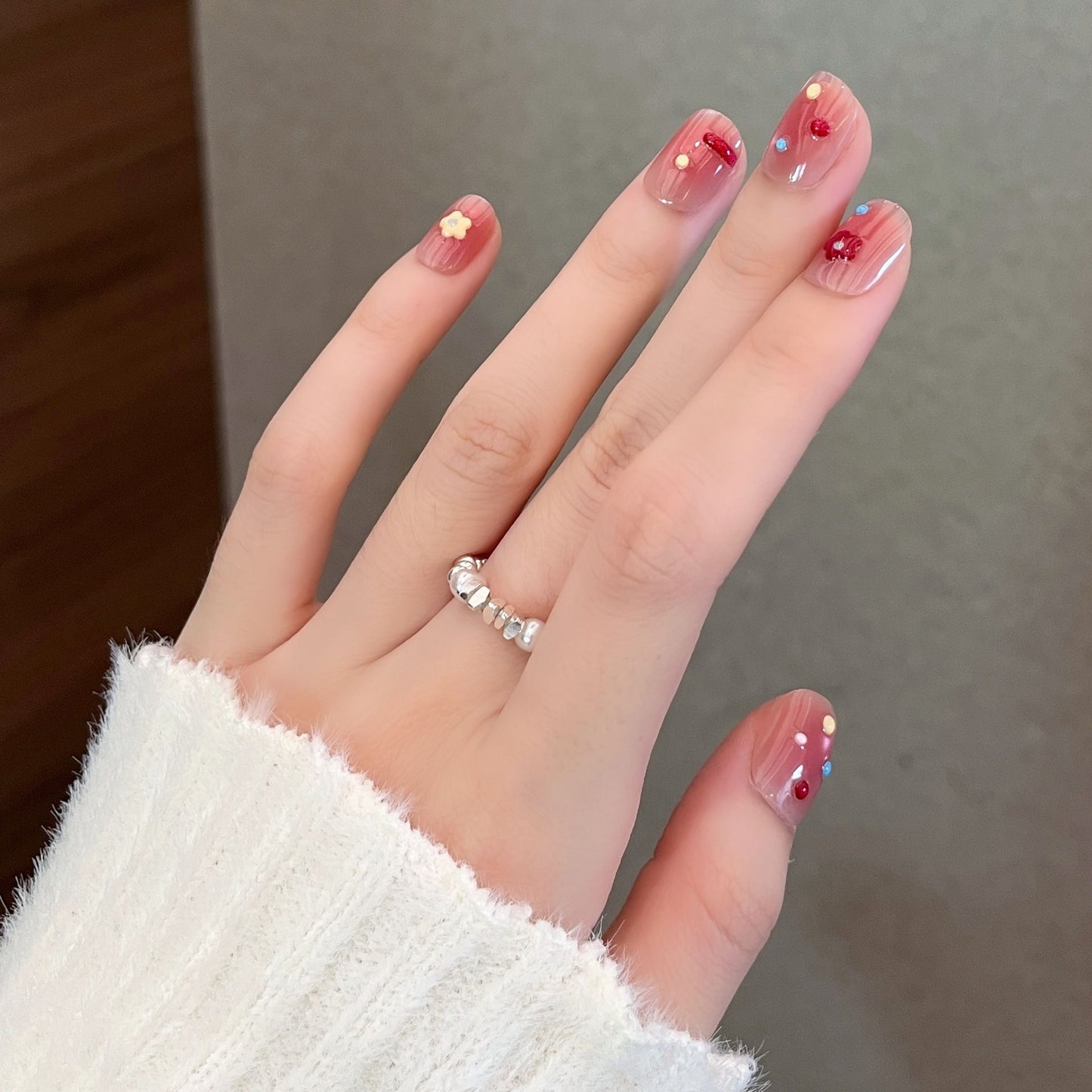 Künstlerisches Floral Press-On Nagelkunstset Brehn
