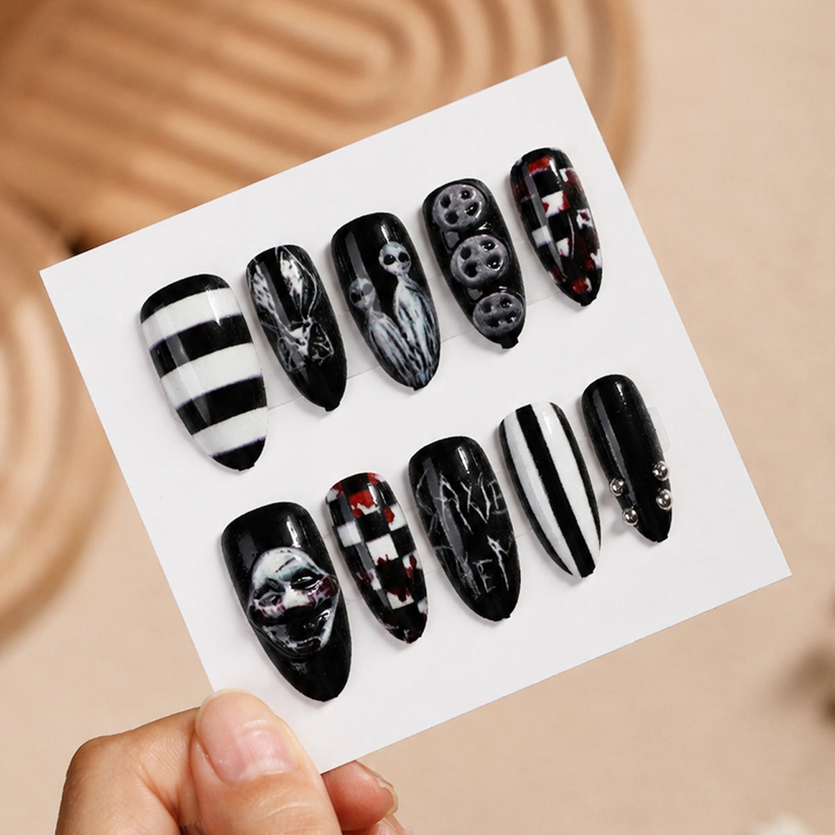 Gruseliges Halloween Kunstnagelset mit Kreativen Designs und 3D-Effekten Brehn
