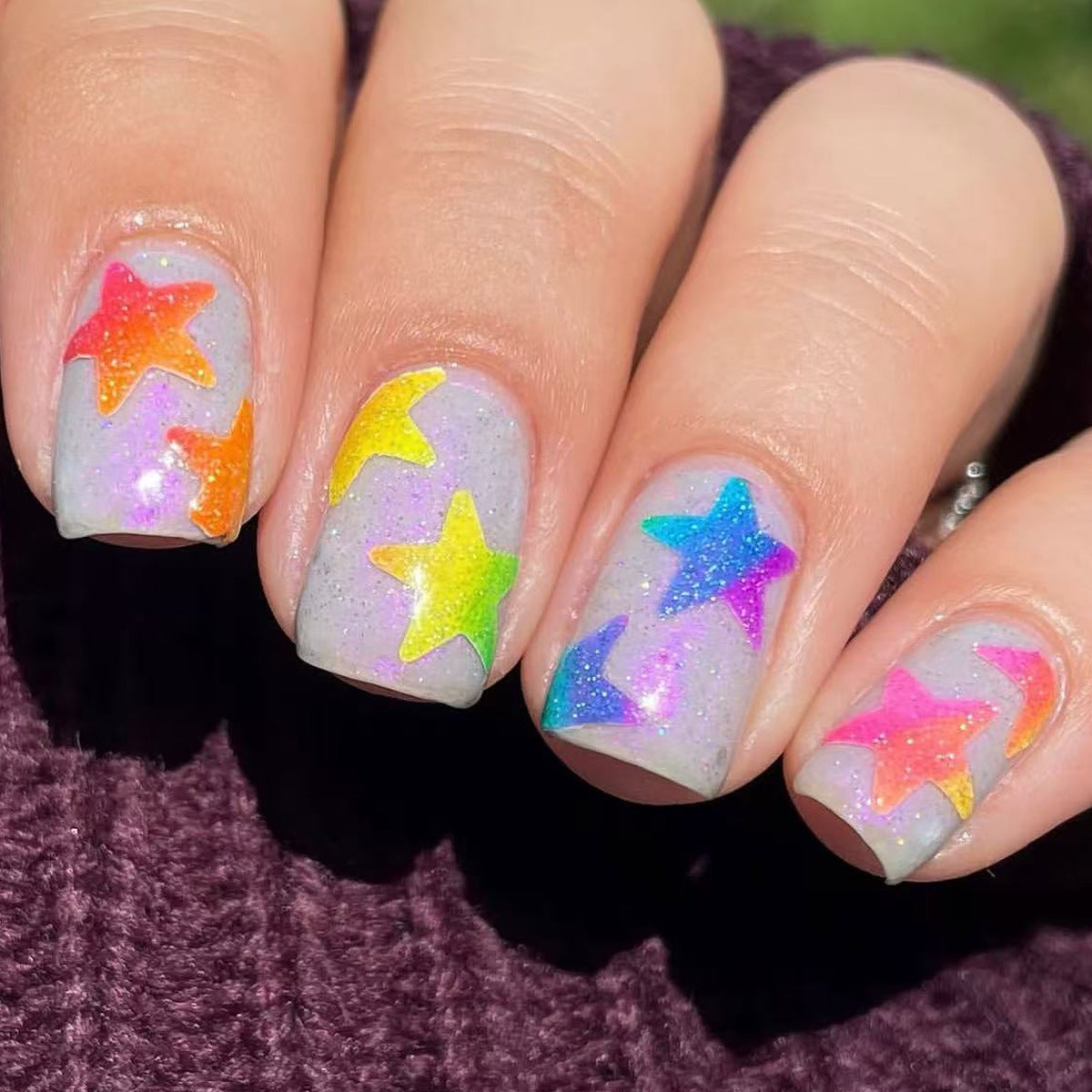 Sternenleuchtende Glow-In-The-Dark Nagelkunst Erweiterungen Brehn