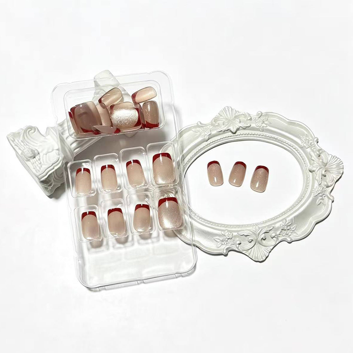 Elegantes French Tip Nagelkunstset Brehn