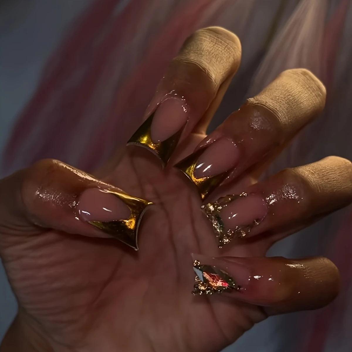 Luxus Acryl Nagelverstärkungen mit goldenen Akzenten Brehn