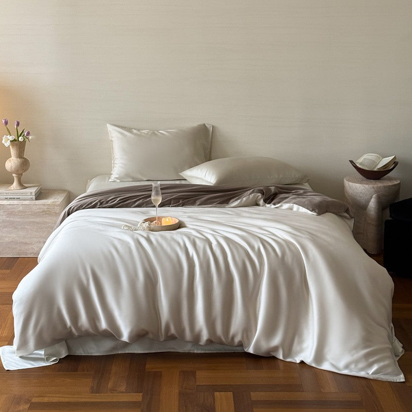 Luxuriöses Satin-Bettwäscheset mit seidig-glatter Oberfläche, Wendefunktion und Hotelverschluss