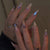 Kunstnagelset mit eleganten Blüten- und Glitzerdetails Brehn