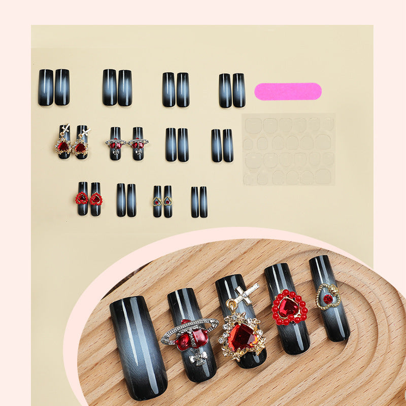 Dekoratives Nagelkunstset mit Herz- und Gem-Akzenten Brehn