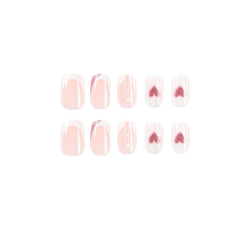 Kunstvolle Nageldesigns mit Herz- und Glitzerakzenten Brehn