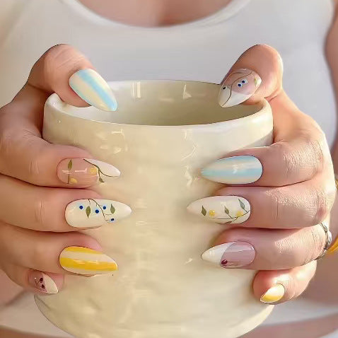 Stylisches Floral Nagelkunstset Brehn