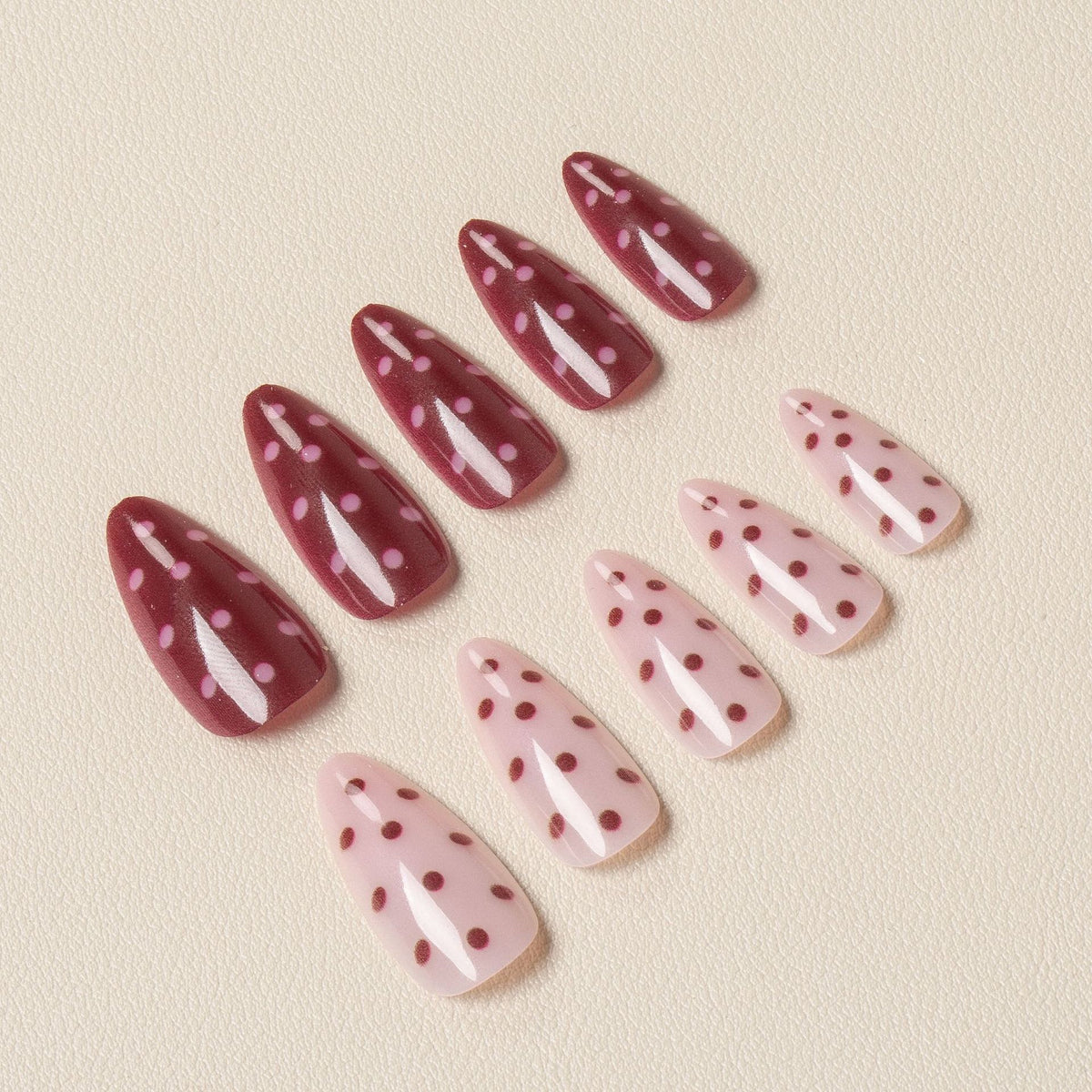 Elegante Stiletto Press-On Nagelkunst
