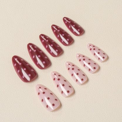 Elegante Stiletto Press-On Nagelkunst