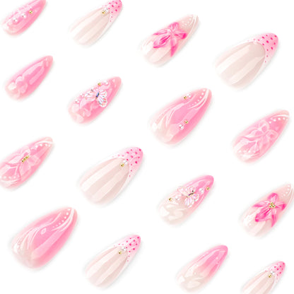 Kunstvolle Nagelverlängerungen mit floralen Akzenten Brehn