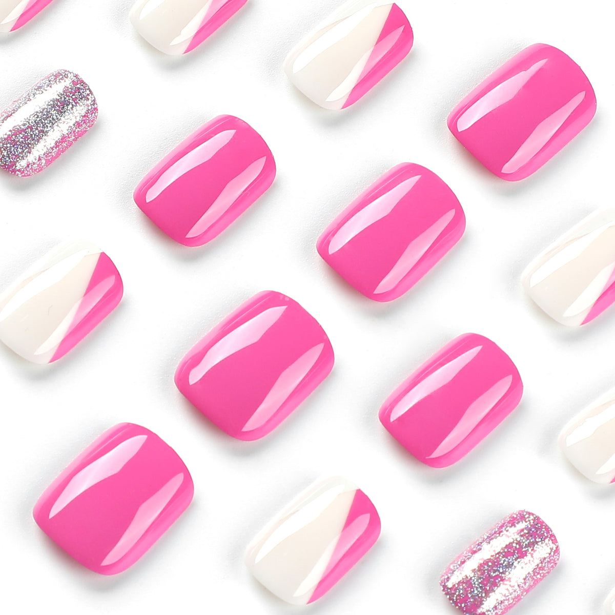 Kunstvolle Nagelkunst mit Glitzerakzenten und Ombre-Design Brehn