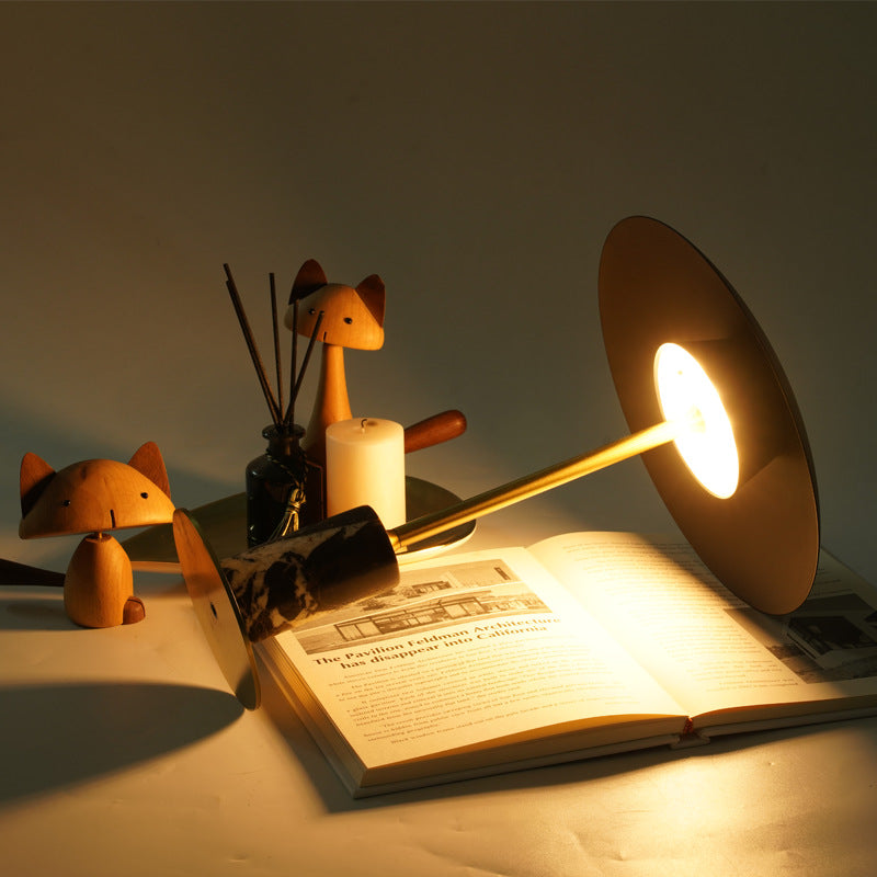 Stylische Tischlampe