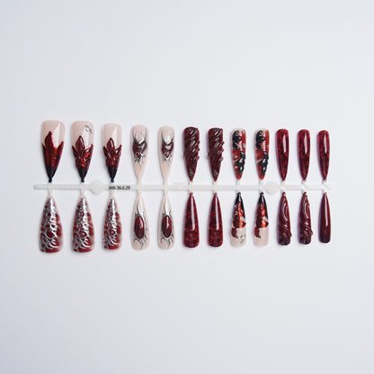Kunstnagelset mit kunstvollen Designs Brehn