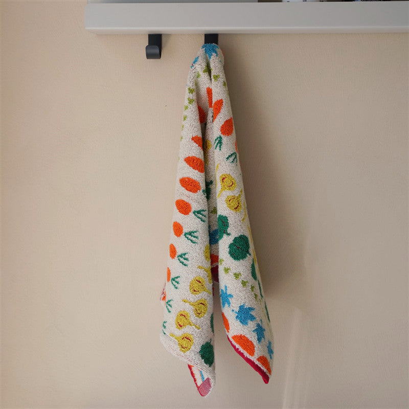 Hochsaugfähiges Frottier-Küchentuch mit fröhlichem Gemüse- und Blumenmotiv