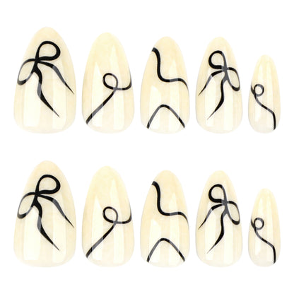 Kunstvolle Stiletto-Nägel mit elegantem Design und kreativen Details Brehn