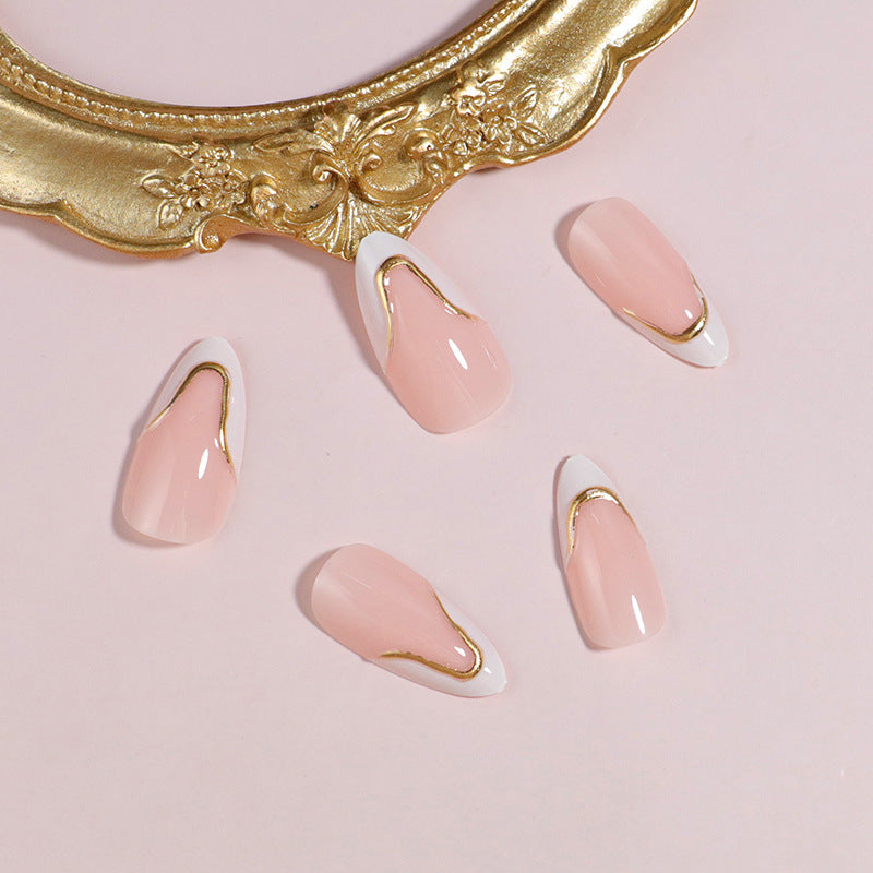 DIY Press-On-Nagelset mit eleganten goldenen Akzenten Brehn