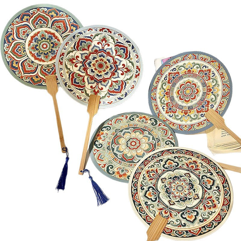 Handgefertigter Fächer mit Kunstvollem Motiv Brehn