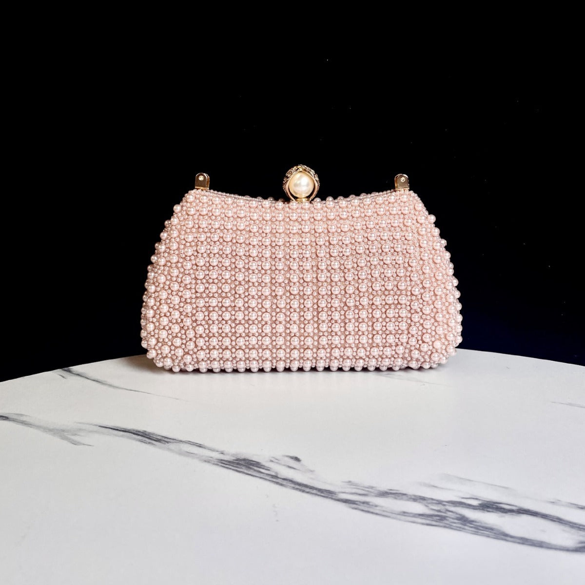 Perlenbesetzte Abendhandtasche