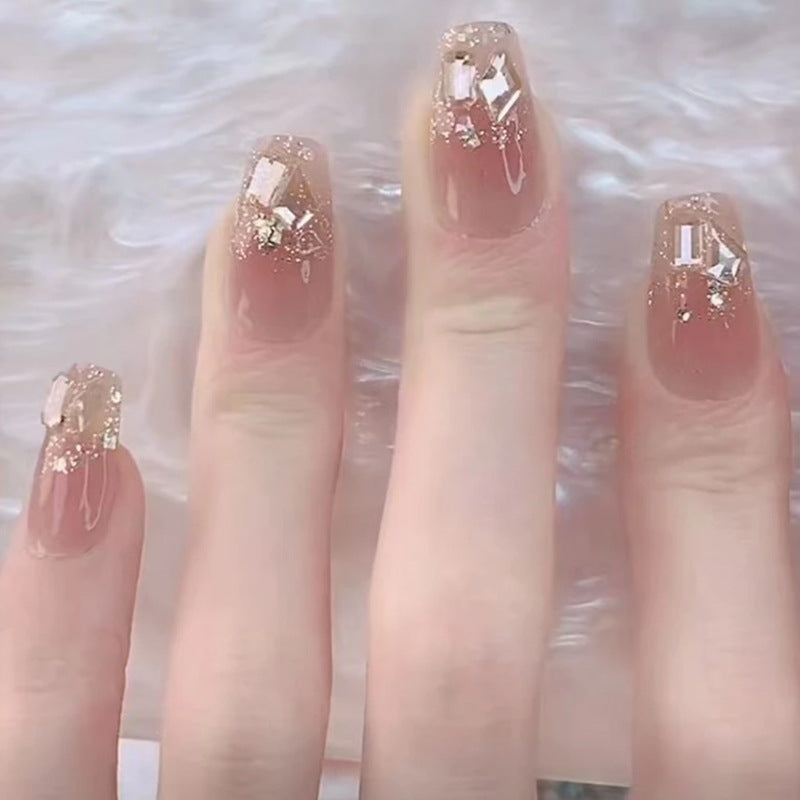 Kunstnägel mit glamorous Glitzerakzenten Brehn