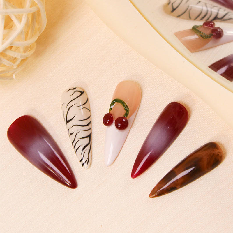 Kunstnagelset mit modernen Designs und kreativen Akzenten Brehn