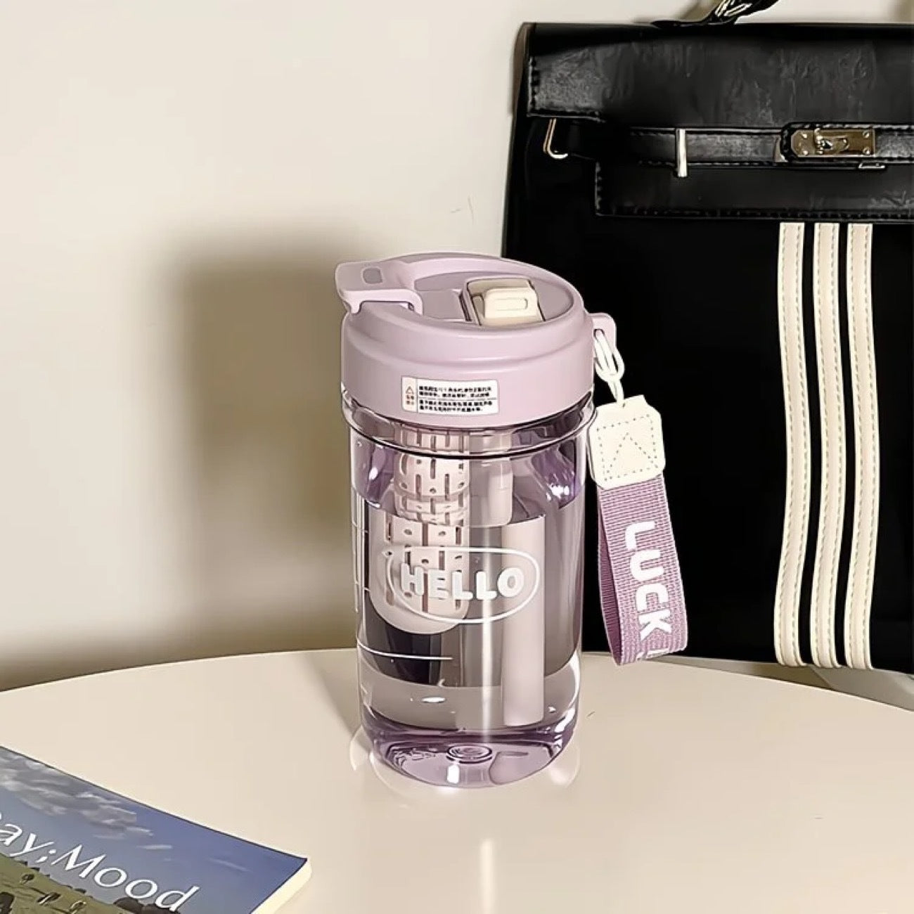 Damen stilvolle Trinkflasche mit integriertem Tragesystem Brehn