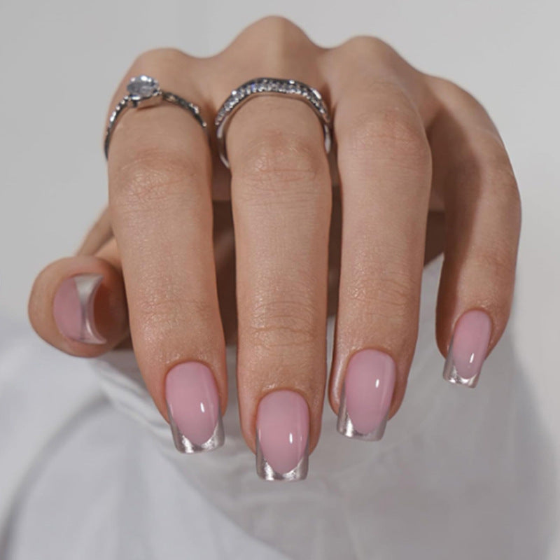 Künstliche Nägel Im Natürlichen French-Tip Design Brehn