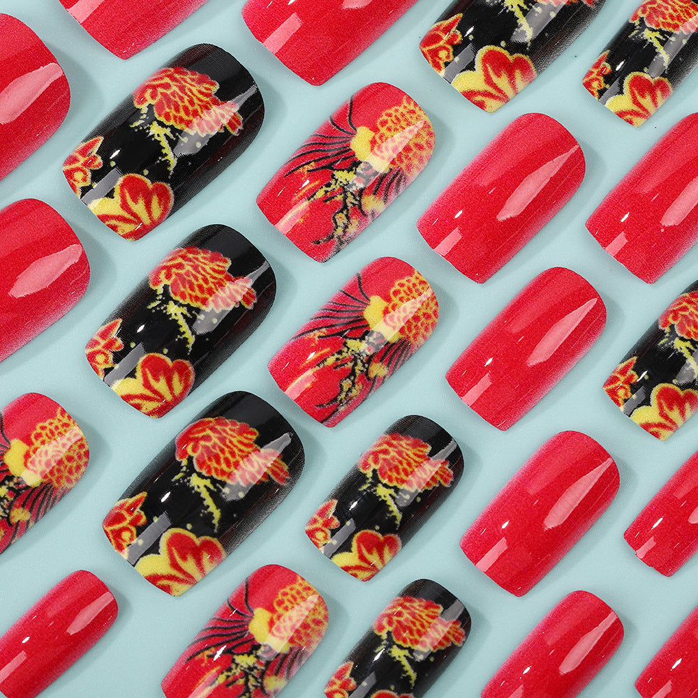 Kunstvolle Nagelspitzen im floralen Design Brehn