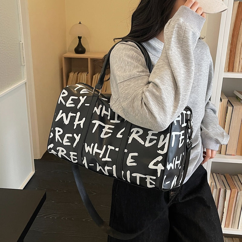 Sportliche Reisetasche mit Innovativem Schriftzug Brehn