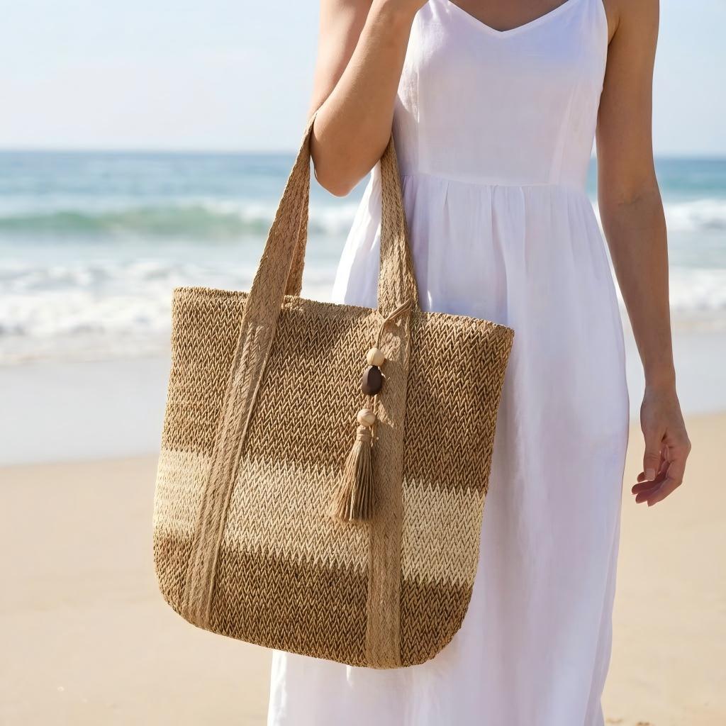 Handtasche Aus Natürlichem, Handgewebtem Stroh mit Eleganten Fransen Brehn