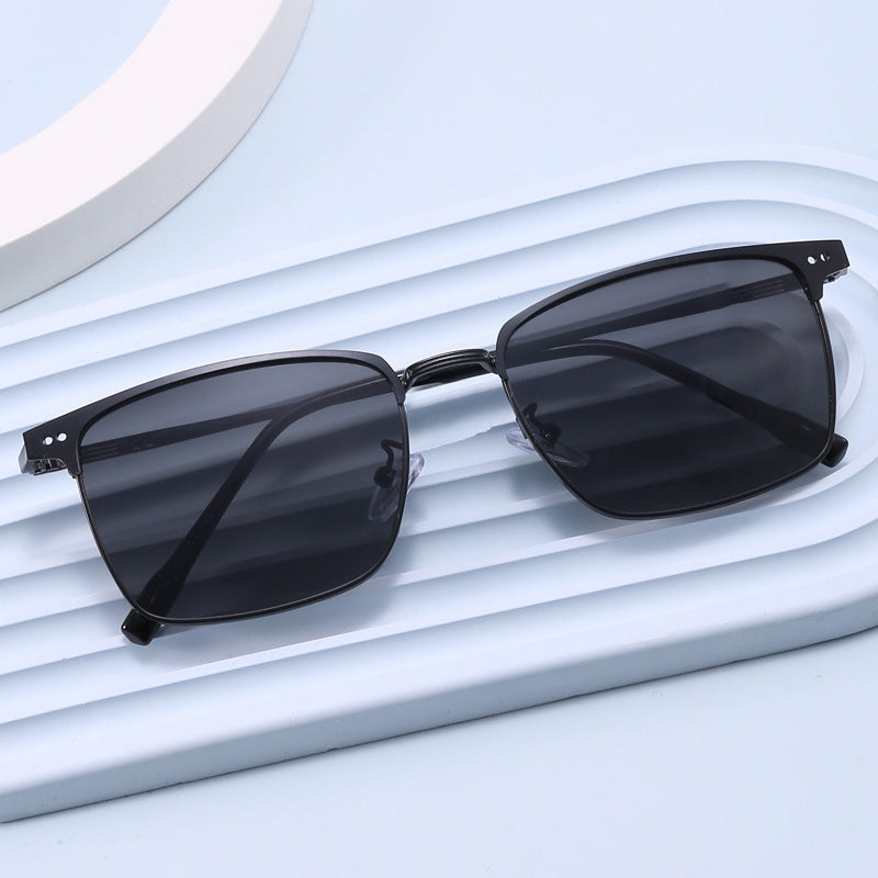 Damen modische Brille mit quadratischem Rahmen und filigranen Details Brehn