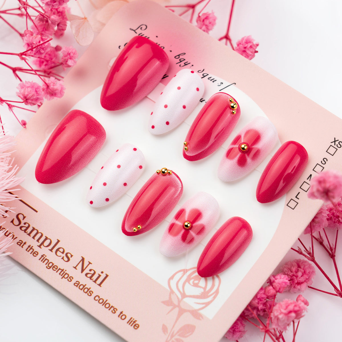 Künstlerisches Press-On-Nagelset mit Blumen- und Punktdesigns