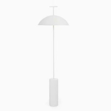 Moderner minimalistischer Stehlampe mit zylindrischem Fuß