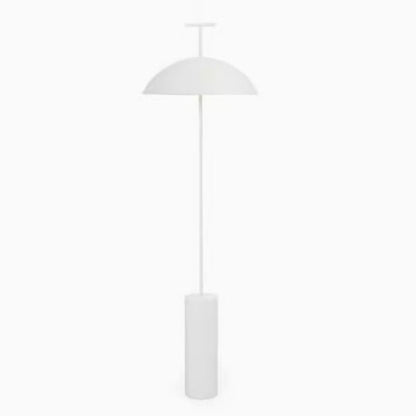 Moderner minimalistischer Stehlampe mit zylindrischem Fuß