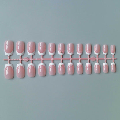 Elegantes French Tip Nagelkunstset mit zarten Schleifenakzenten