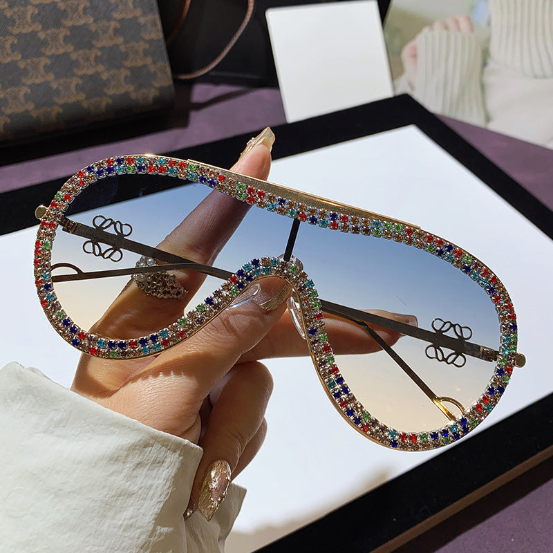 Damen Glamouröse Sonnenbrille mit strassbesetztem Rahmen Brehn