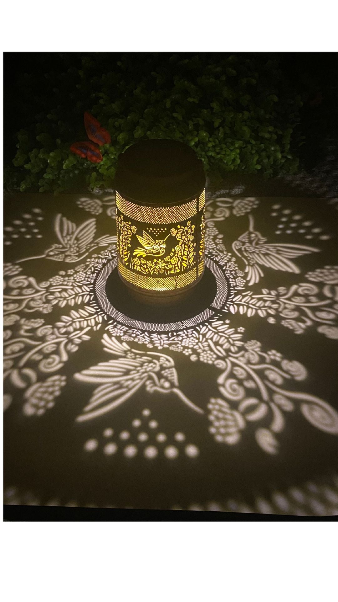 Aufwendige Metall-Schattenprojektion Tischlampe mit wiederaufladbarem LED Brehn