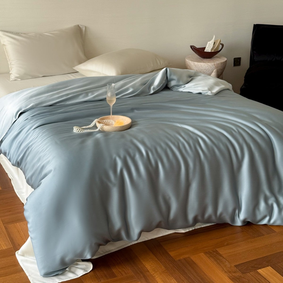 Luxuriöses Satin-Bettwäscheset mit seidig-glatter Oberfläche, Wendefunktion und Hotelverschluss