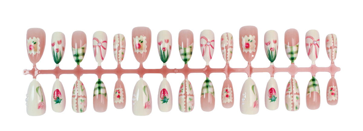 Kunstnagelset mit eleganten floralen und modischen Akzenten Brehn