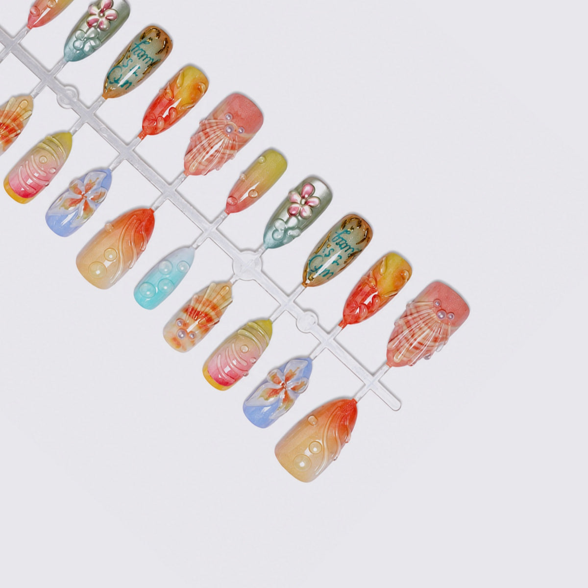 Kunstnagelset mit floralen und kreativen Designs Brehn