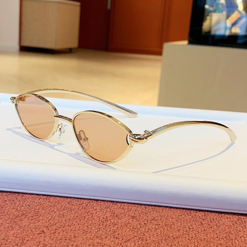 Damen Designer-Sonnenbrille mit elegantem Metallgestell und schützenden Gläsern Brehn