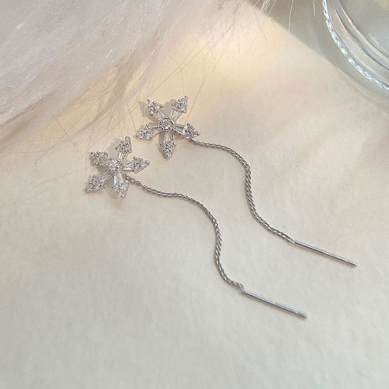 Elegante und Zeitlose Ohrringe mit Funkelnden Kristallen Brehn