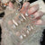 Glamouröse Nagelspitzen mit Strass- und Glitzereffekten Brehn